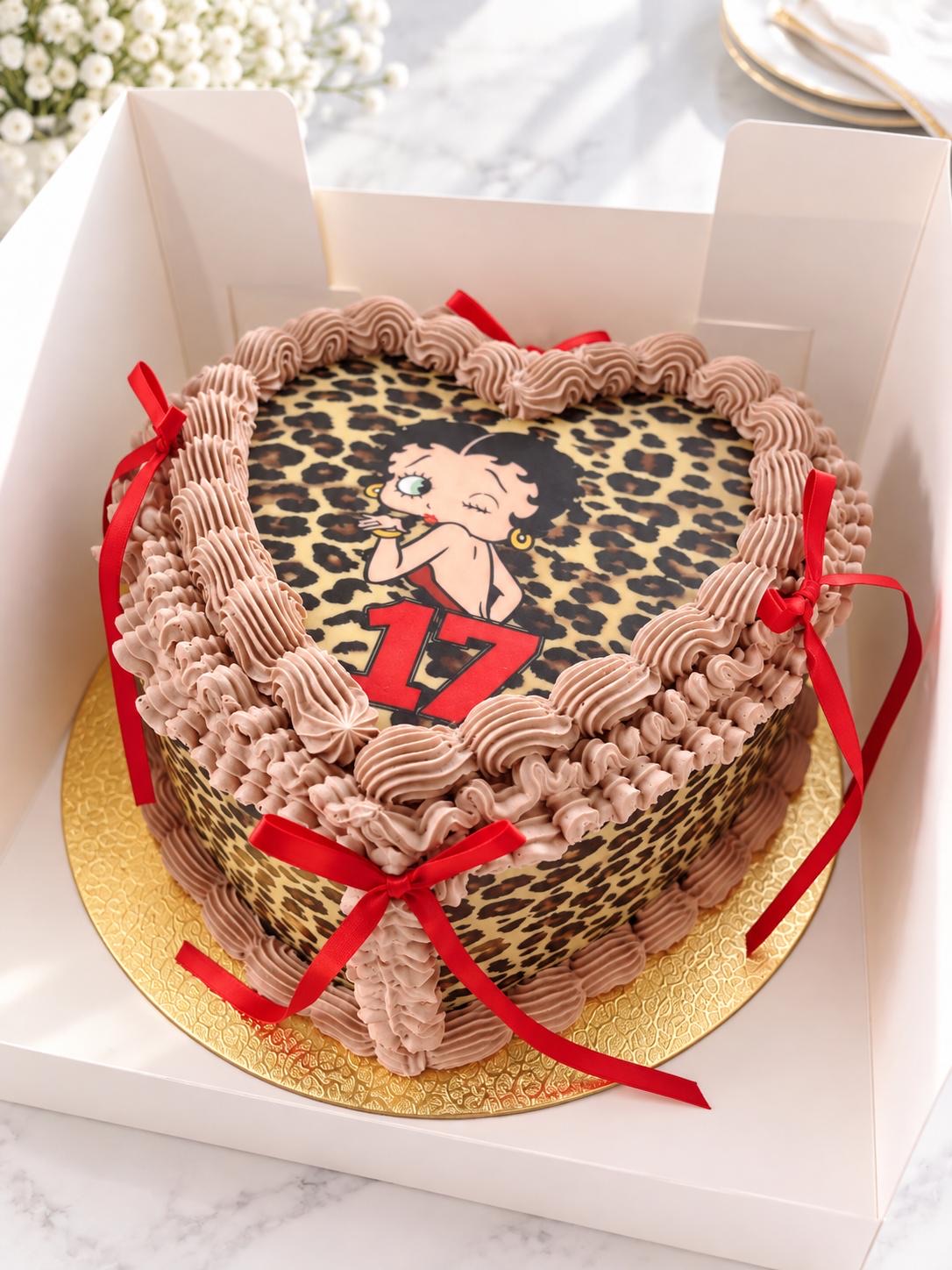 Herztorte mit Leopardenmuster, Betty Boop und roten Schleifen