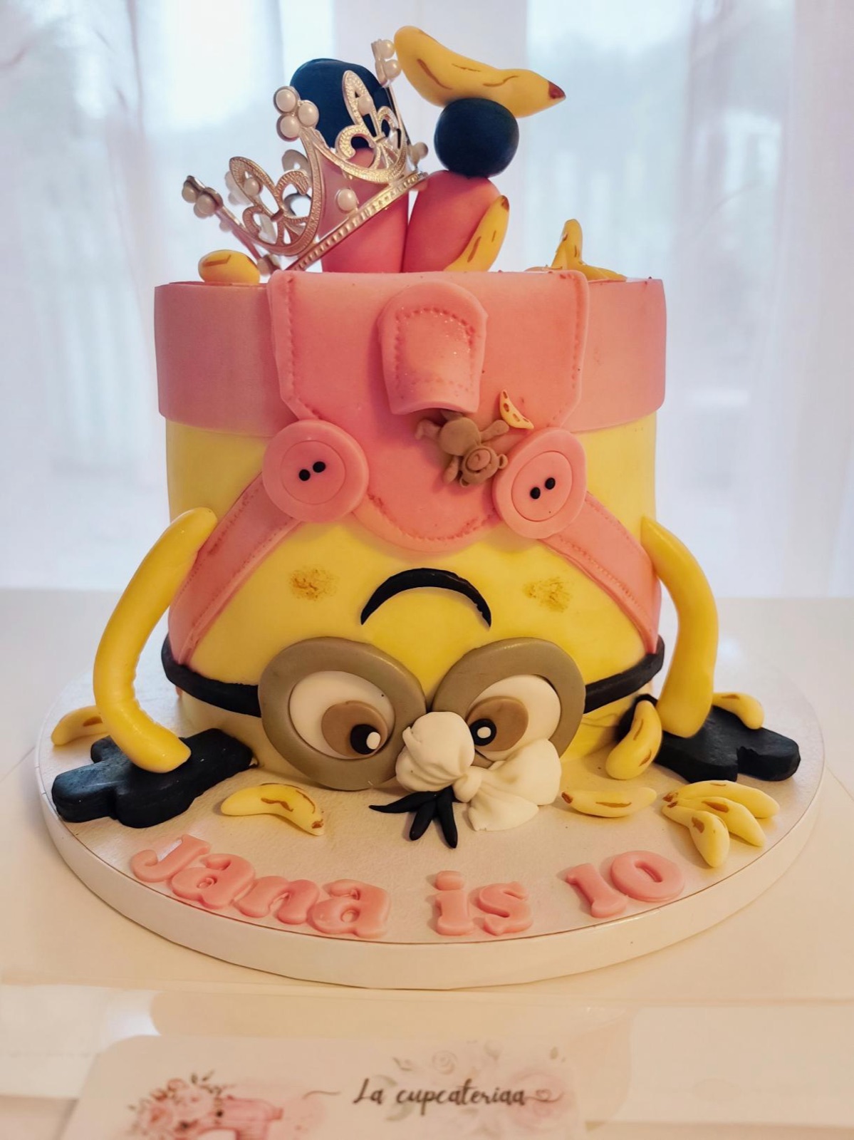 Minion-Torte mit Krone zum 10. Geburtstag